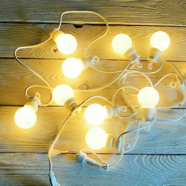 girlanda LED biała z lampkami w kształcie kulek