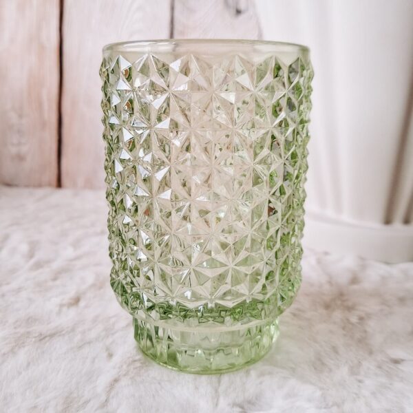 szklany wazon o kryształowej fakturze w kolorze seledynowym
